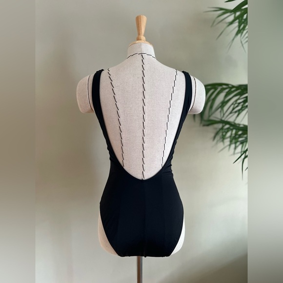 Calzedonia One-Piece Swimsuit with Rose Embroidery – S/XS
Never worn – no tags. - Picture 4 of 7